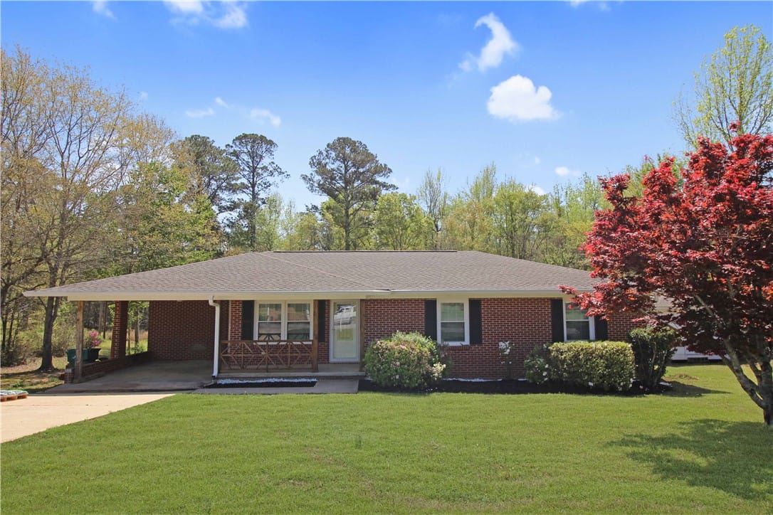 583 Crestview Dr, La Fayette, AL 36862