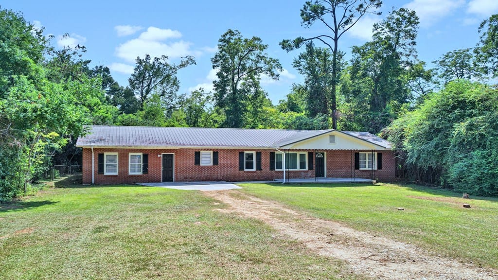 100 Honeysuckle Dr, Albany, GA 31705