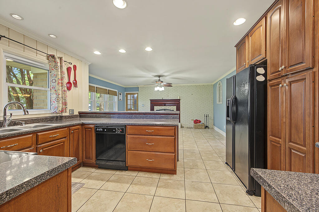 1902 Robinhood Rd, Albany, GA 31707