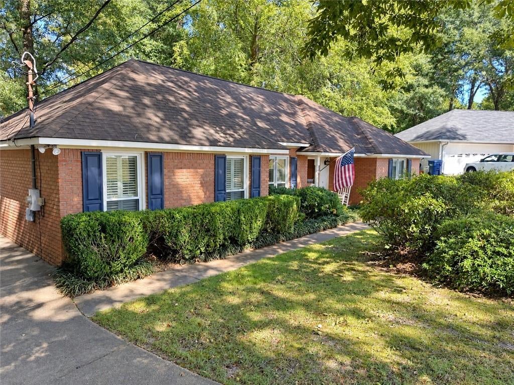 102 Lee Rd 985, Phenix City, AL 36870