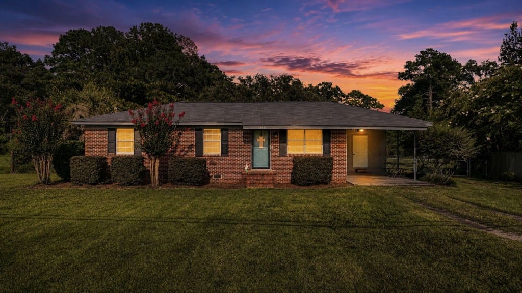 120 Carolyn Ave, Leesburg, GA 31763