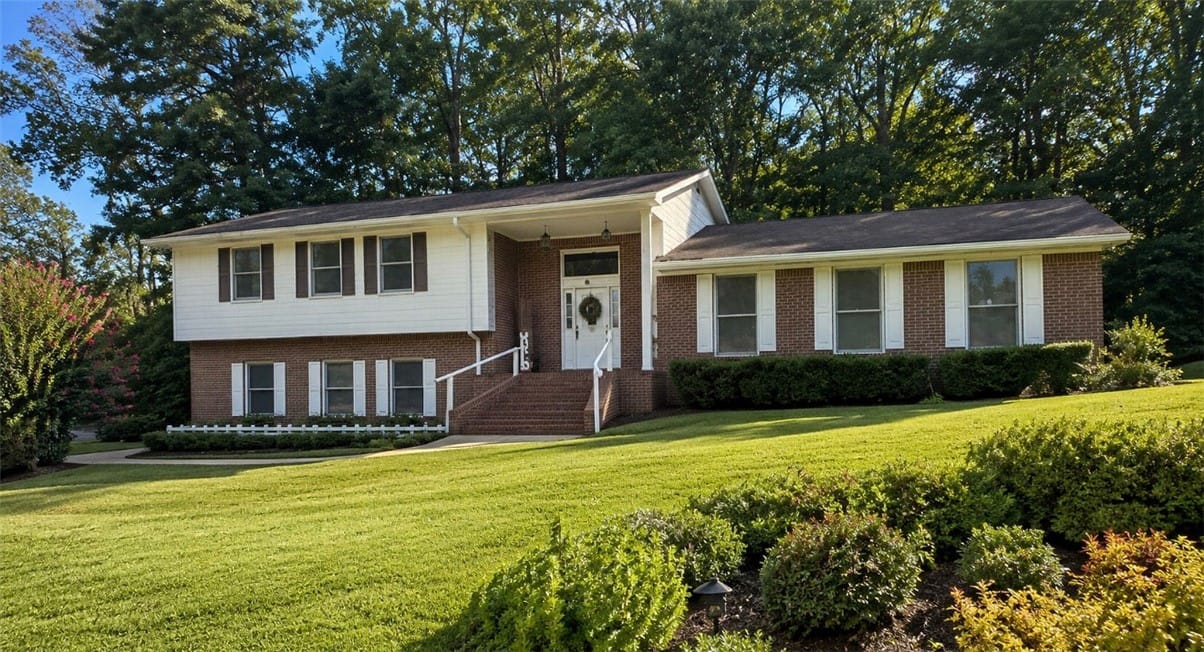 100 19th Ave SW, Lanett, AL 36863, A well-maintained residence with mature landscapin