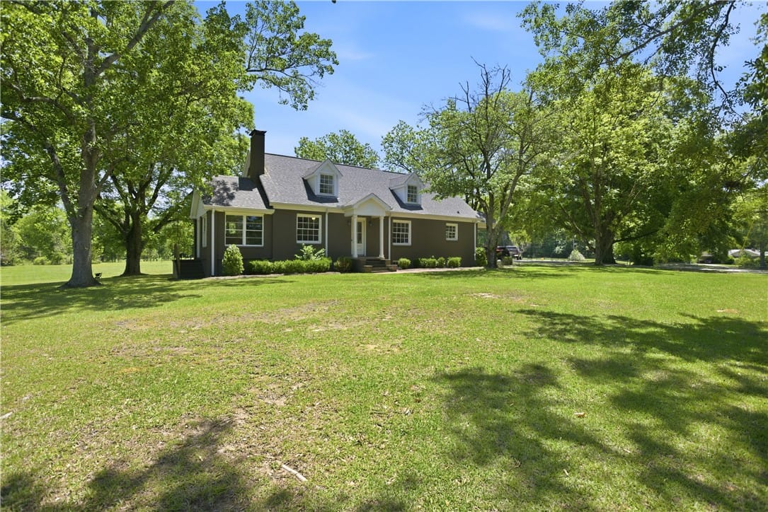 3373 Society Hill Rd, Opelika, AL 36804, This classic residence features a charming front e