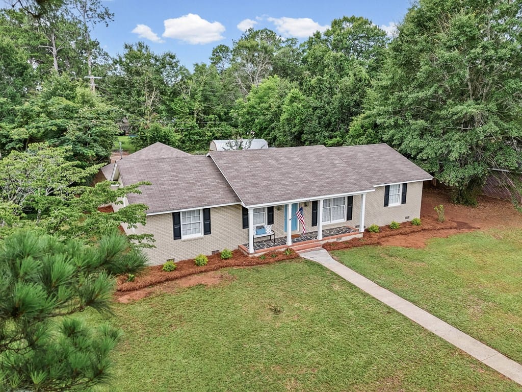 704 Forest Glen Dr, Albany, GA 31707