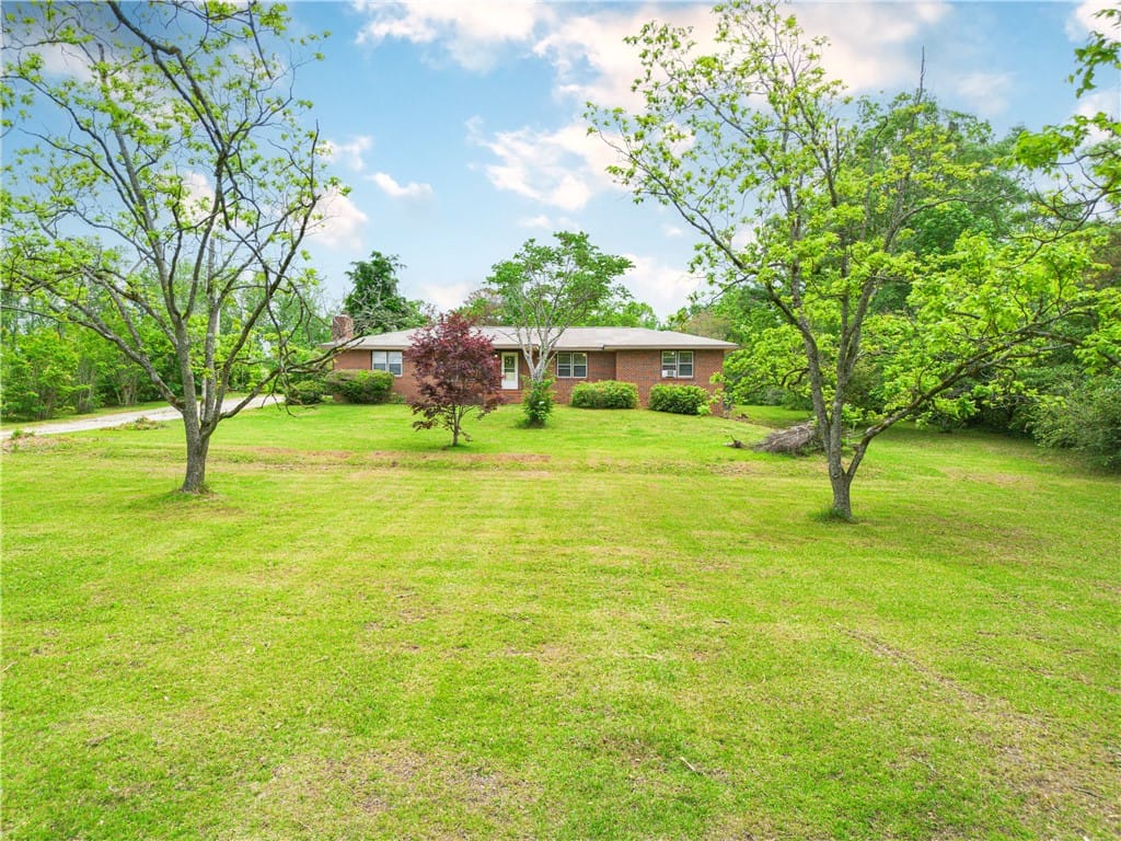 2398 Alabama 169, Opelika, AL, 36804