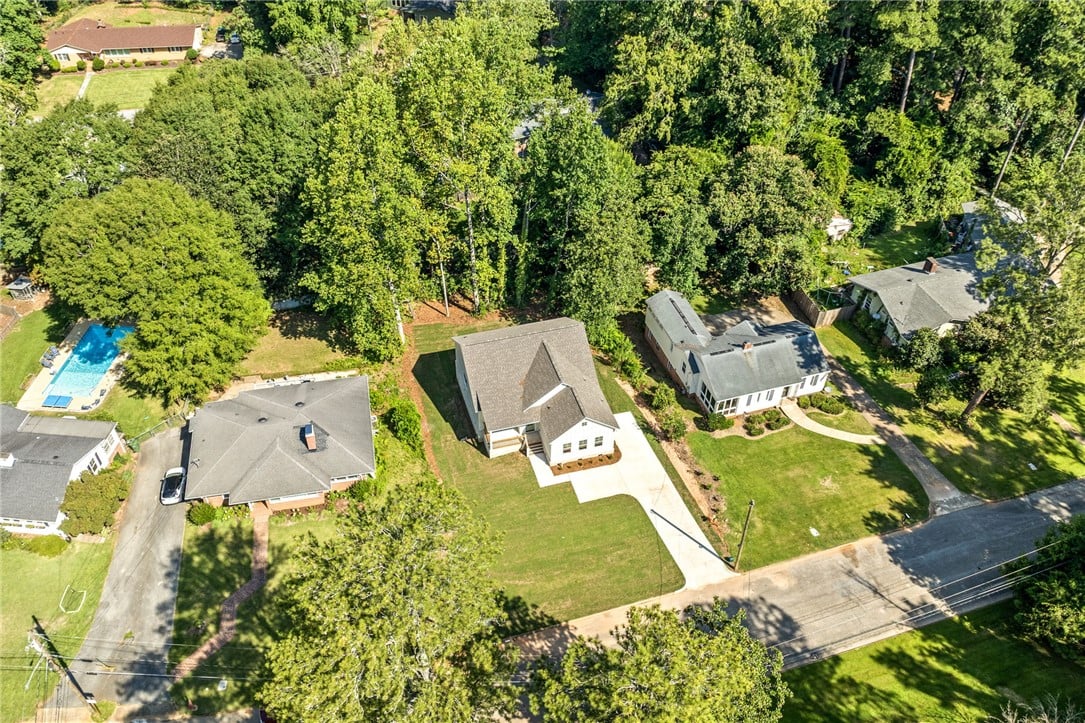902 Lakeshore Ave, Opelika, AL 36801