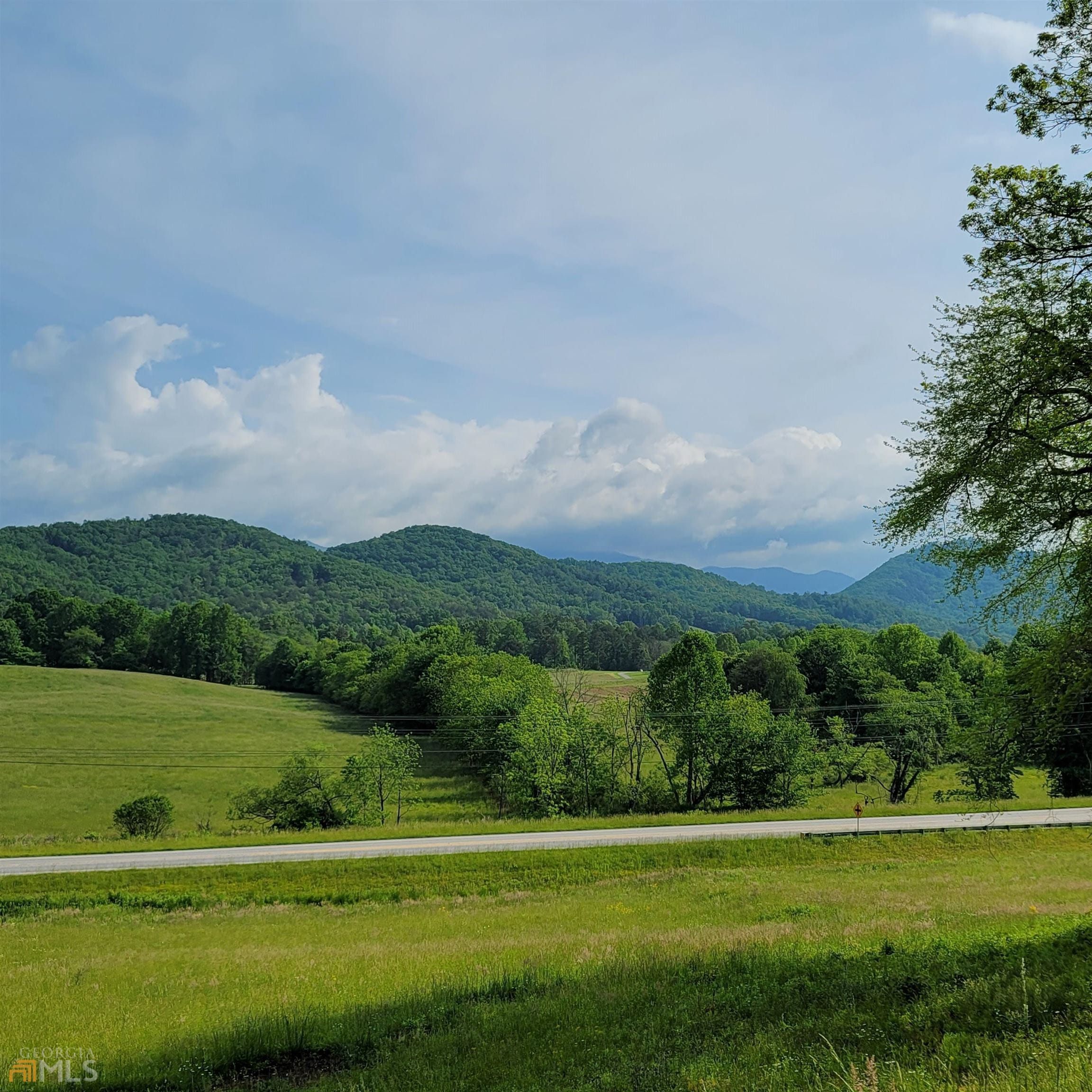 4 Oak Forest Cir, Hayesville, NC 28904