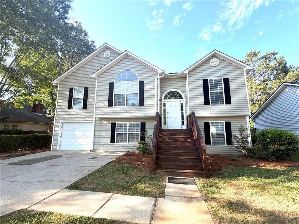 2214 Franklin St, Auburn, AL 36830, This residence showcases a split-level design with