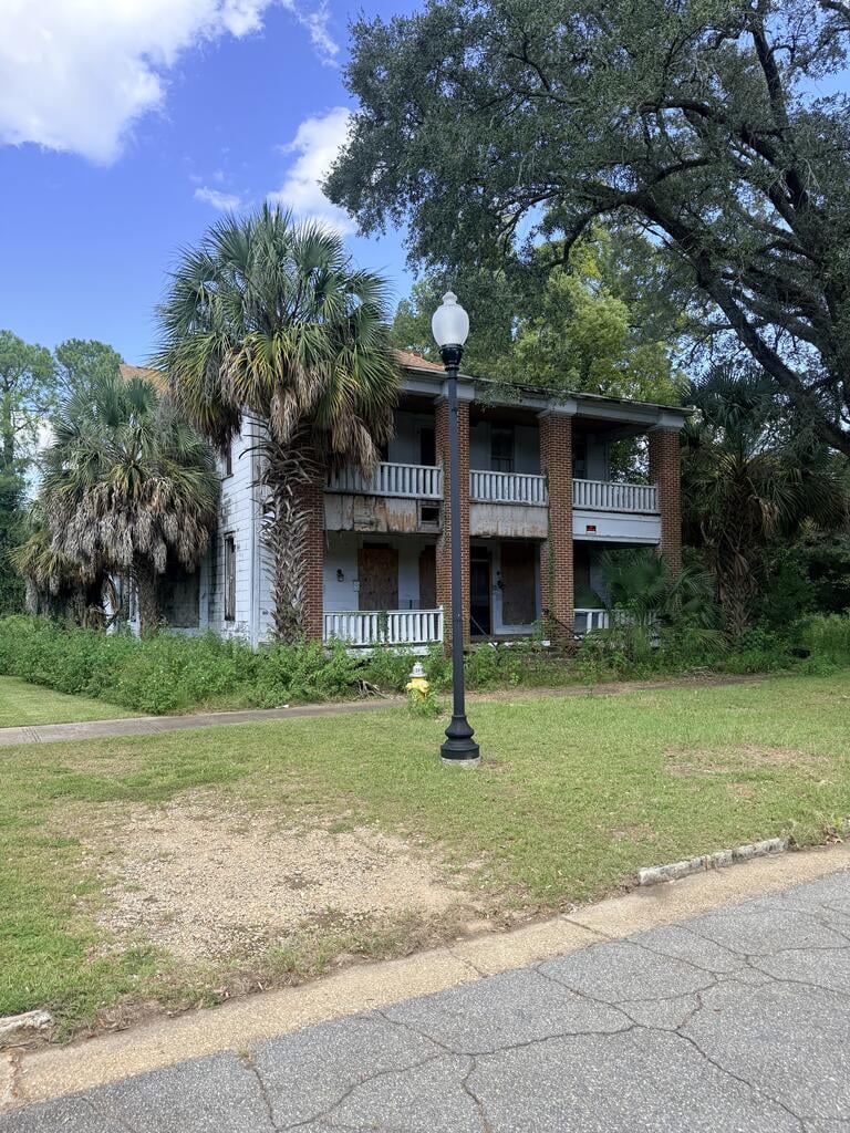 211 W Residence Ave, Albany, GA 31701