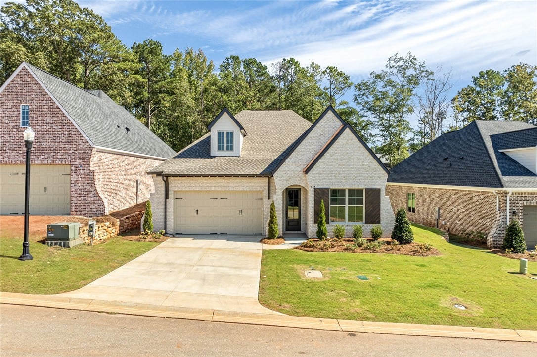 513 Windsor Dr, Opelika, AL 36801