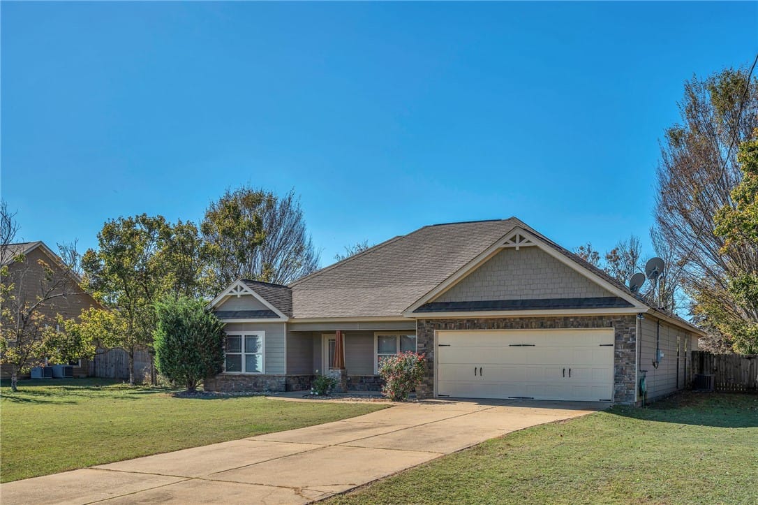 8 Buckeye Ct, Fort Mitchell, AL 36856, USA — Photo 1