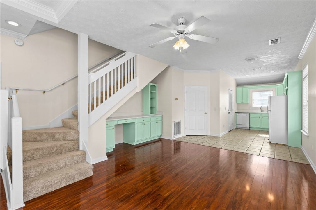 574 MARY, Auburn, AL, 36830, Living Room w/Ceiling fan