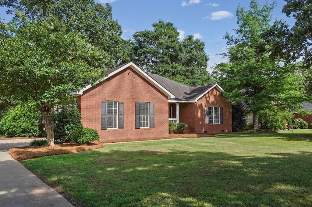 195 Willow Lake Dr, Leesburg, GA 31763