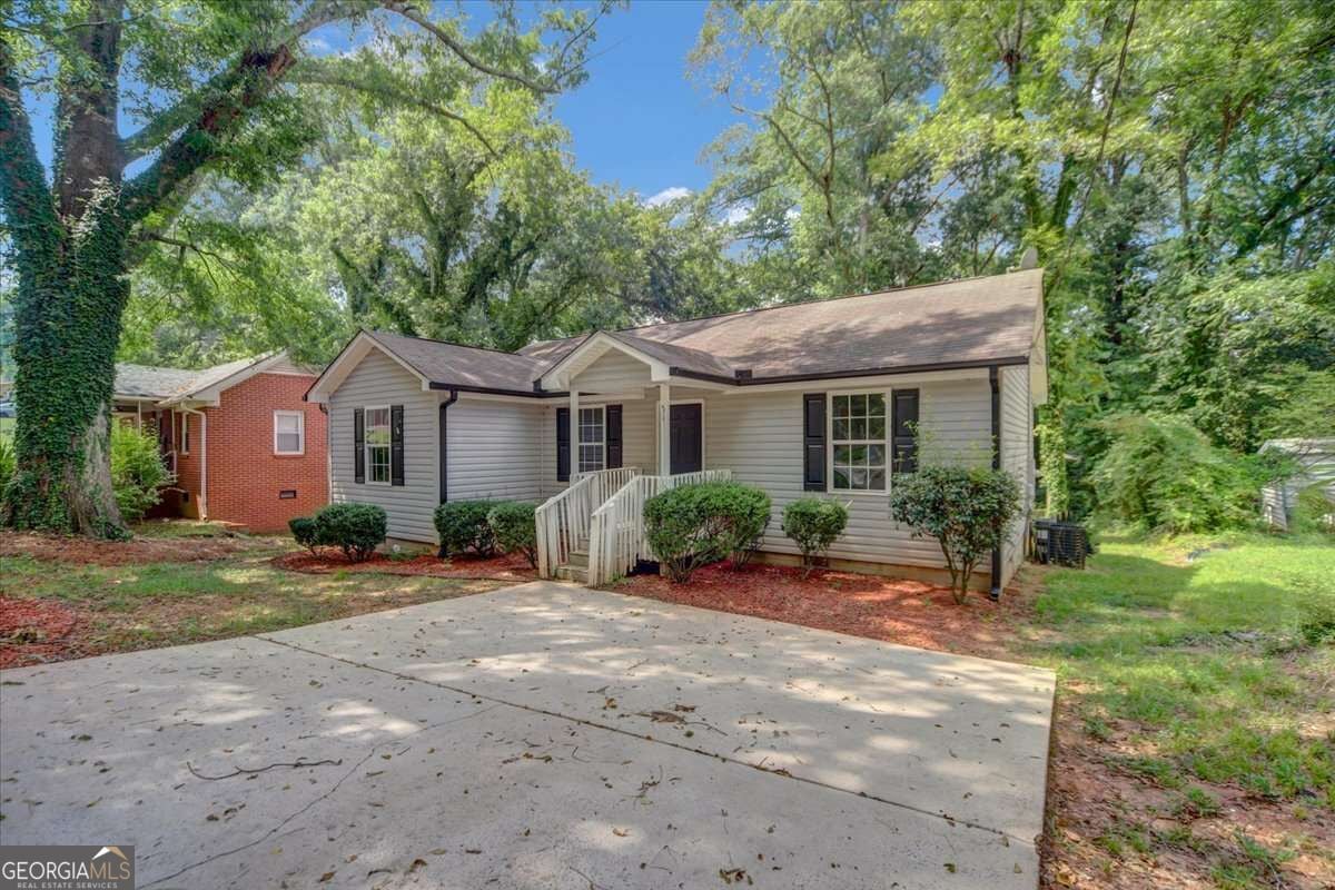 51 Johnson Ave, Newnan, GA 30263
