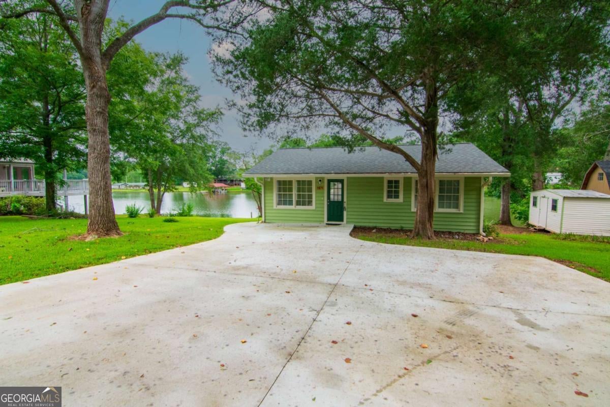 1671 W Pine Lake Dr, West Point, GA 31833