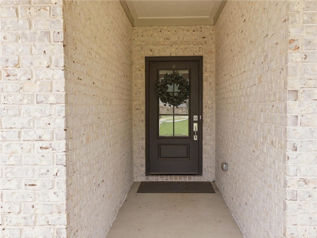 2505 Saddleback Ct, Auburn, AL 36830, A welcoming front entry features light-colored bri