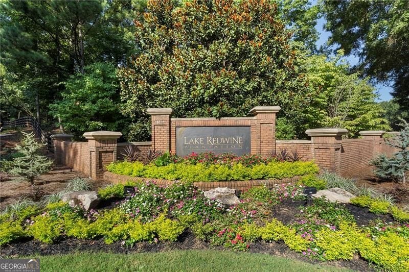 405 Island Cove Dr, Newnan, GA 30263