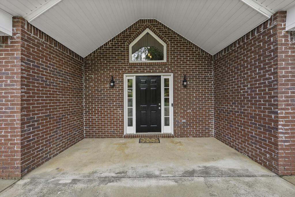 667 Lake Harding Dr, Hamilton, GA 31811