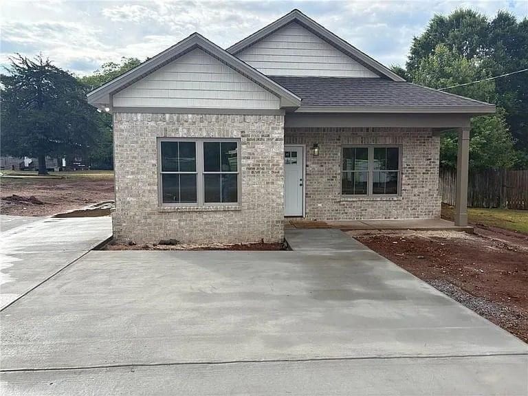 4033 32nd, Lanett, AL, 36863