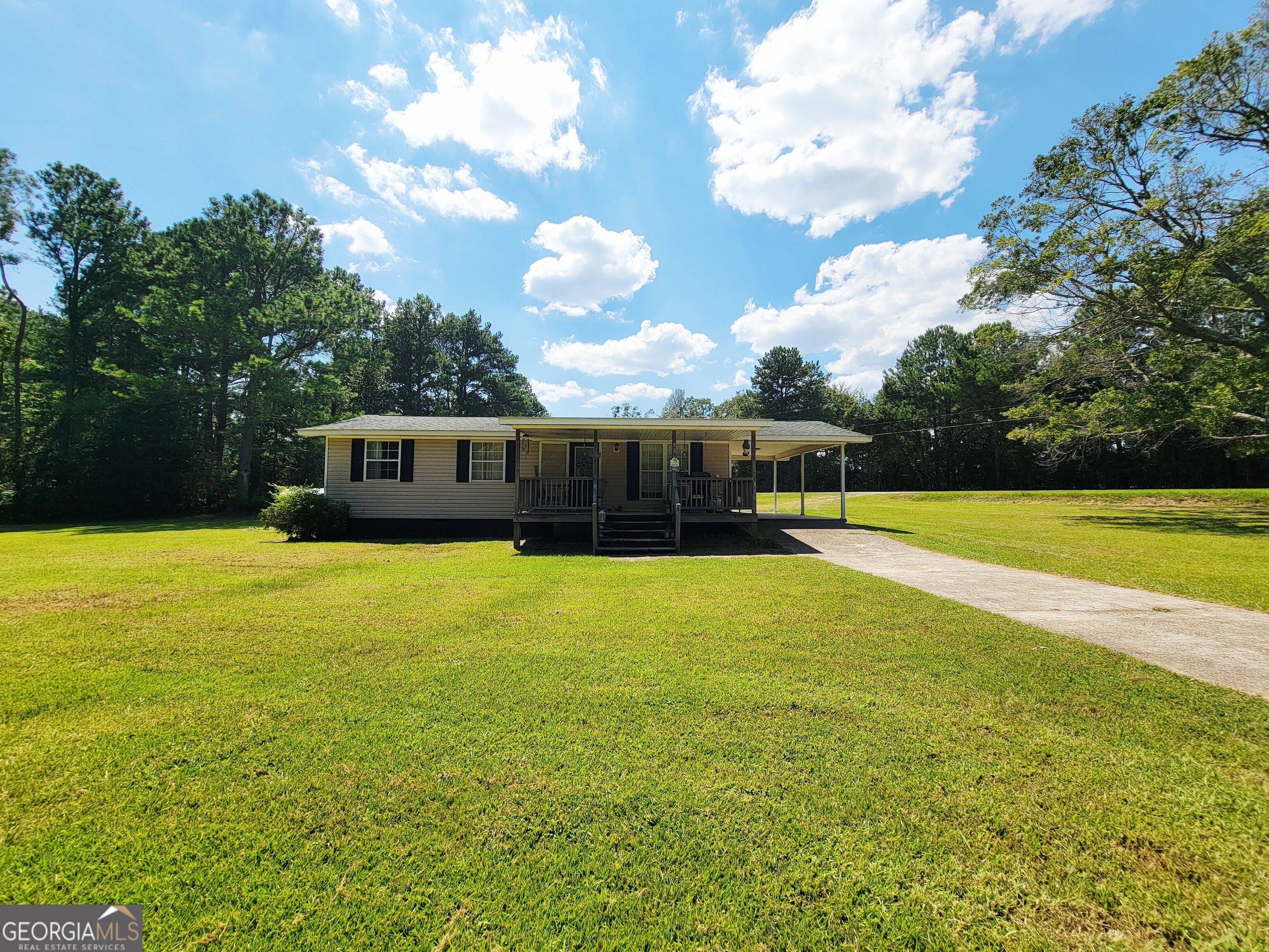 986 Johnson St, Hogansville, GA 30230