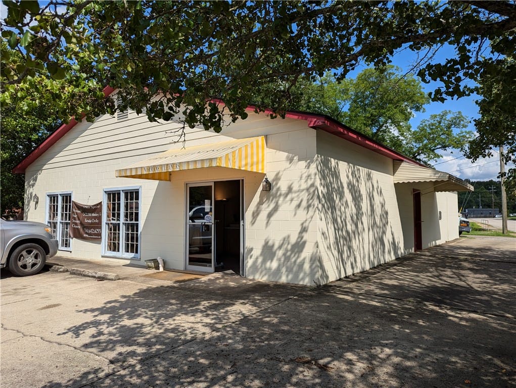 402 N Lanier Ave, Lanett, AL 36863