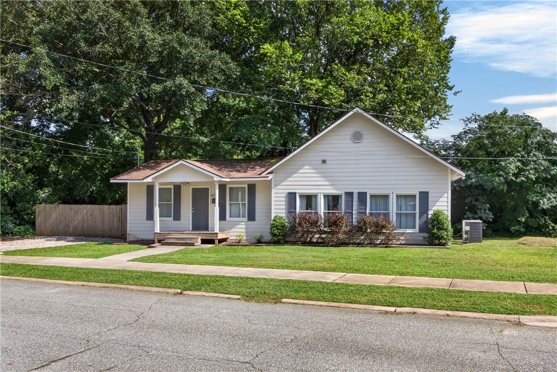 815 Torbert Blvd, Opelika, AL 36801
