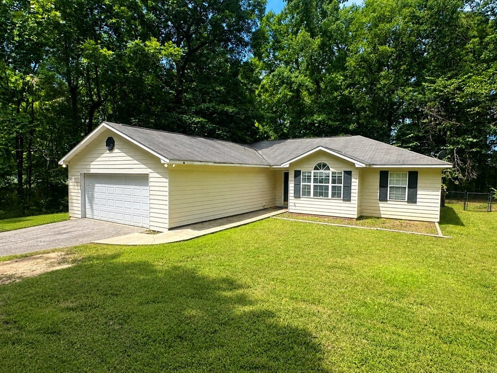 141 Douglas Dr, Ellerslie, GA 31807