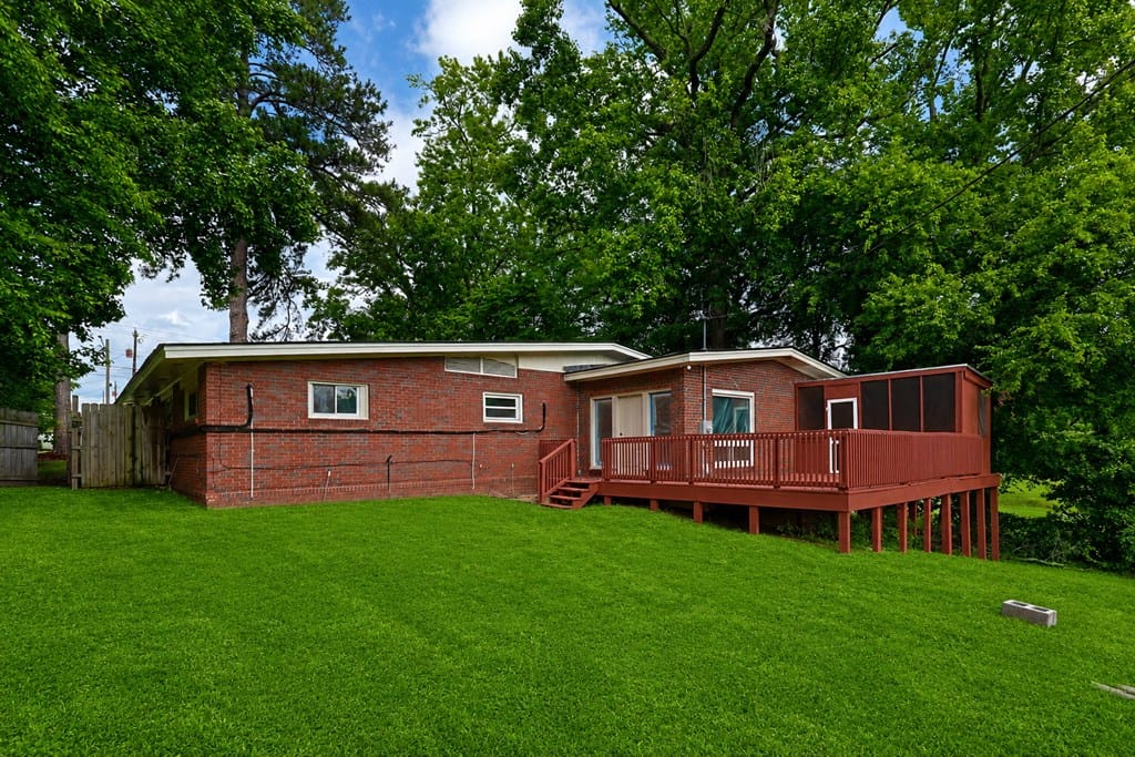 703 S Seale Rd, Phenix City, AL 36869