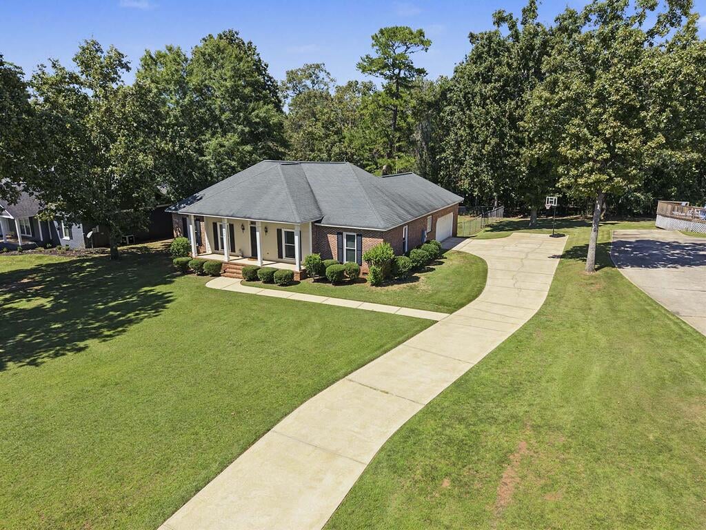 223 Winnstead Dr, Leesburg, GA 31763