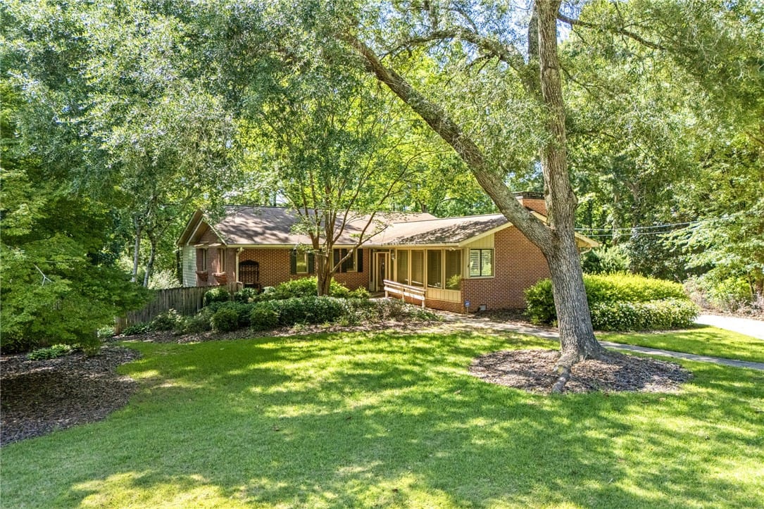 906 Janet Dr, Auburn, AL 36830