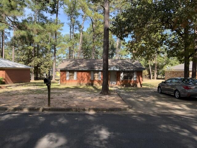 1215 Towering Pines Ln, Albany, GA 31705