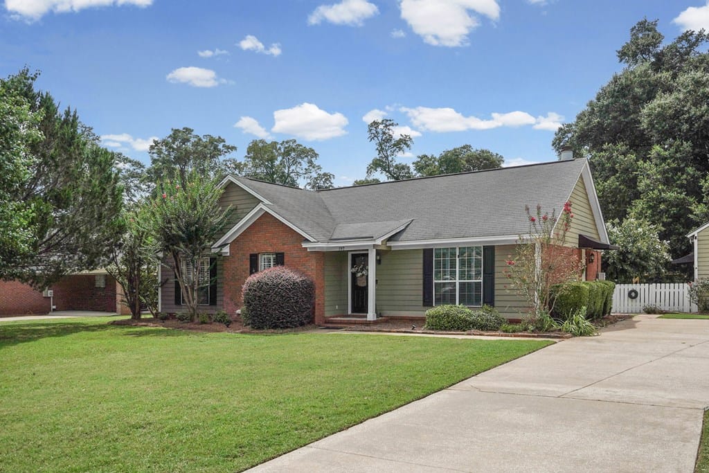 197 Springlake Dr, Leesburg, GA 31763