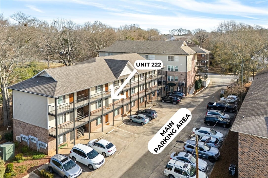327 N Ross St #222, Auburn, AL 36830, Multi-level residential building offering ample on