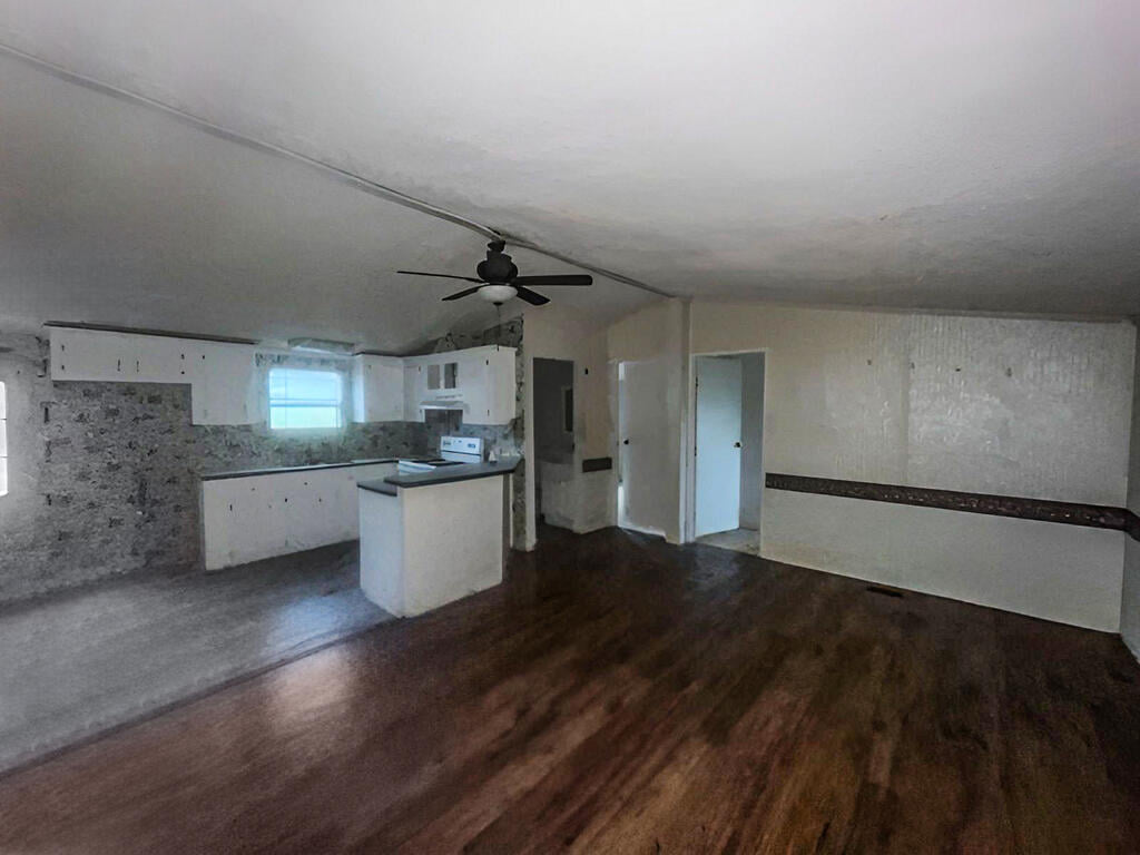 61 Amber Dr, Ray City, GA 31645