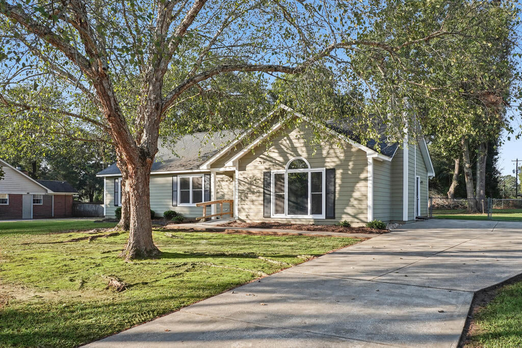 119 Cuaneta Dr, Leesburg, GA 31763