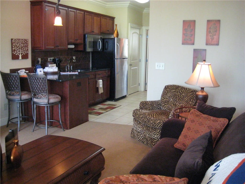 430 W Glenn Ave Unit 313, Auburn, AL 36832, Rich wood cabinetry and a functional breakfast bar