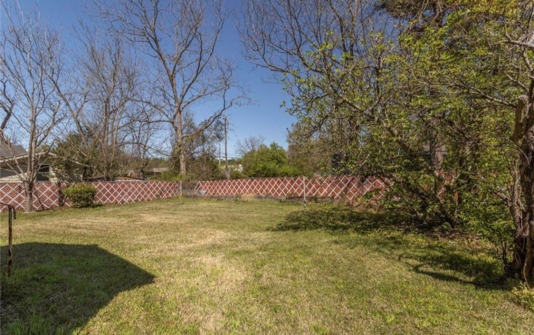 2812 Azalea Ave, Tuskegee, AL 36088