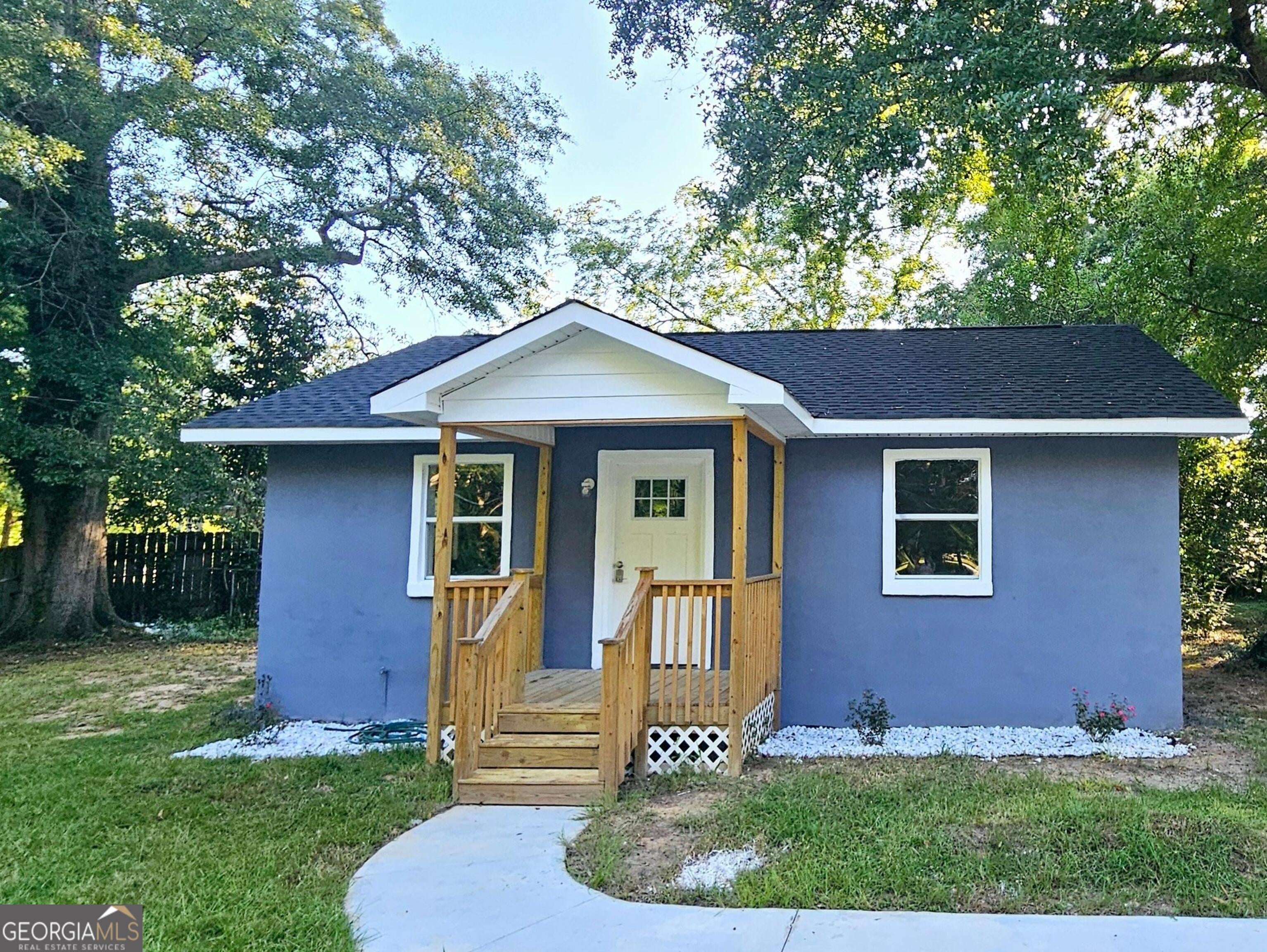 201 6th, West Point, GA, 31833