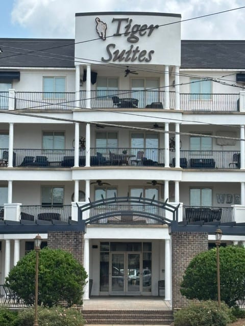 430 W Glenn Ave Unit 313, Auburn, AL 36832, A prominent sign adorns the façade of this multi-l