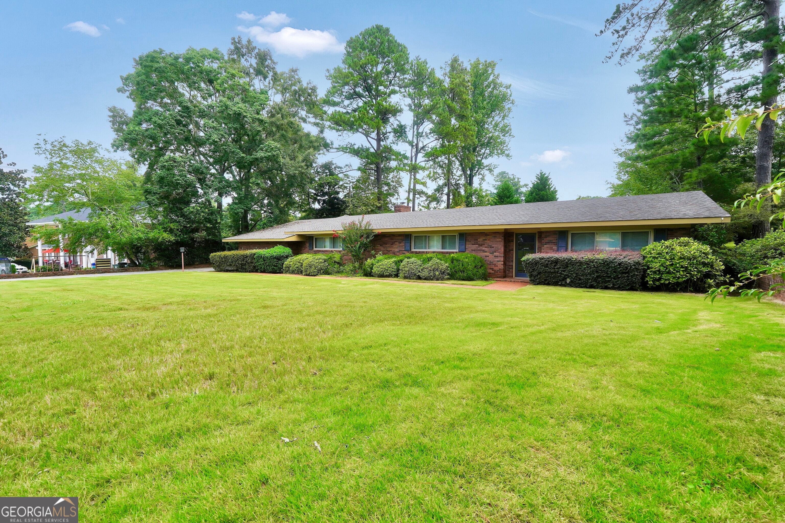 104 Woodlawn Pl, Thomaston, GA 30286