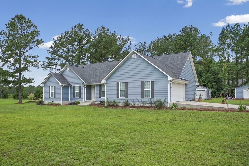 185 Plantation Dr, Leesburg, GA 31763