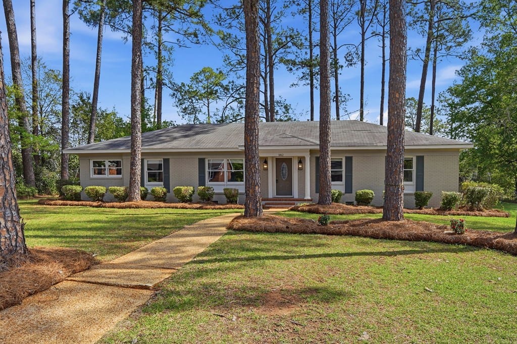 1812 Robinhood Rd, Albany, GA 31707