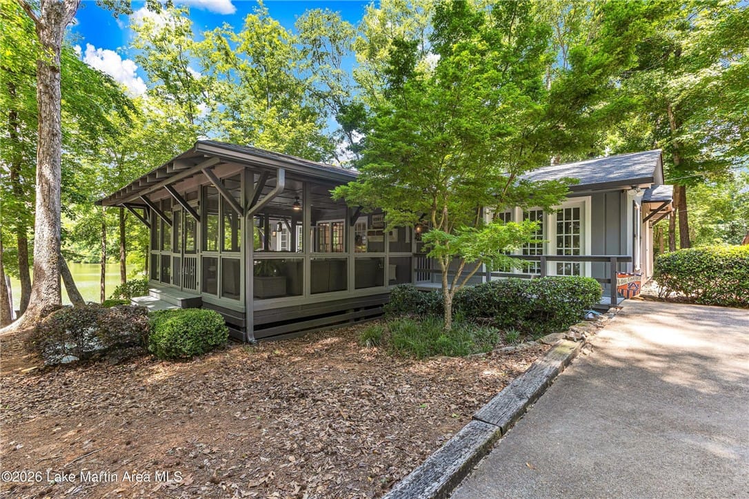 605 LAKEVIEW HEIGHTS, Jacksons Gap, AL, 36861, Lakeside living beckons from this charming residen