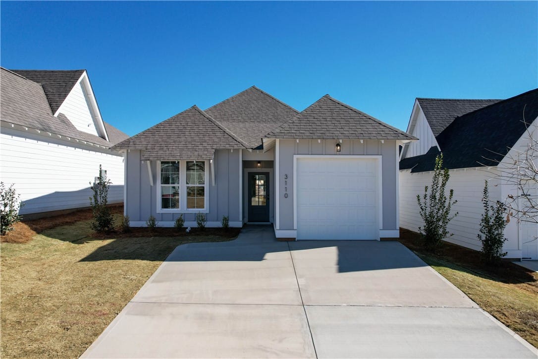 3110 BOTTLE, Auburn, AL, 36830