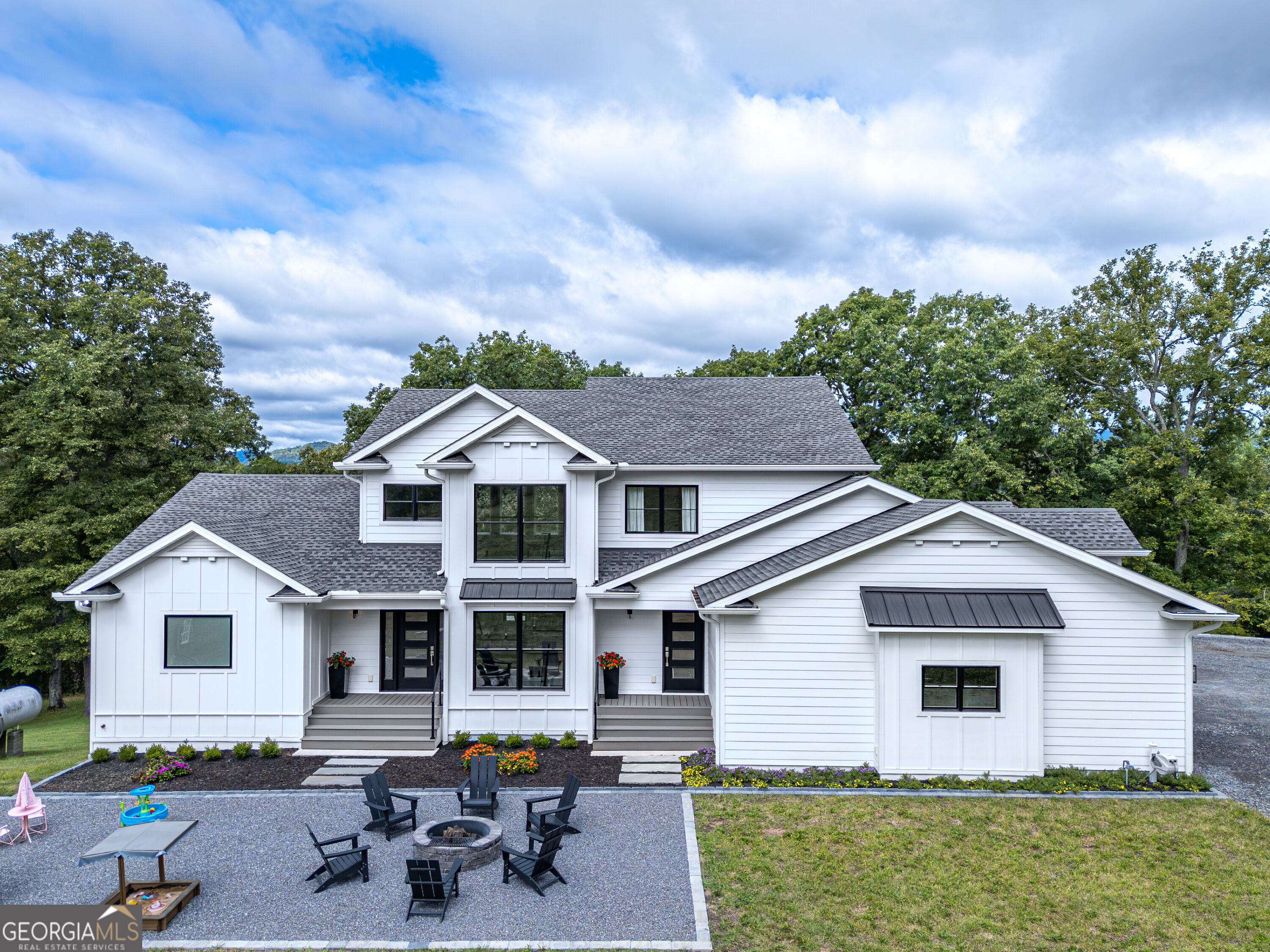 300 Sherwood Forest Dr, Hayesville, NC 28904