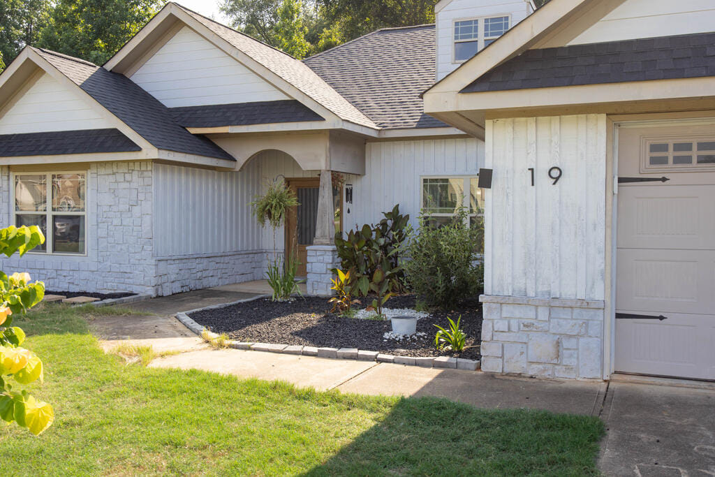 19 Isbell Rd, Fort Mitchell, AL 36856