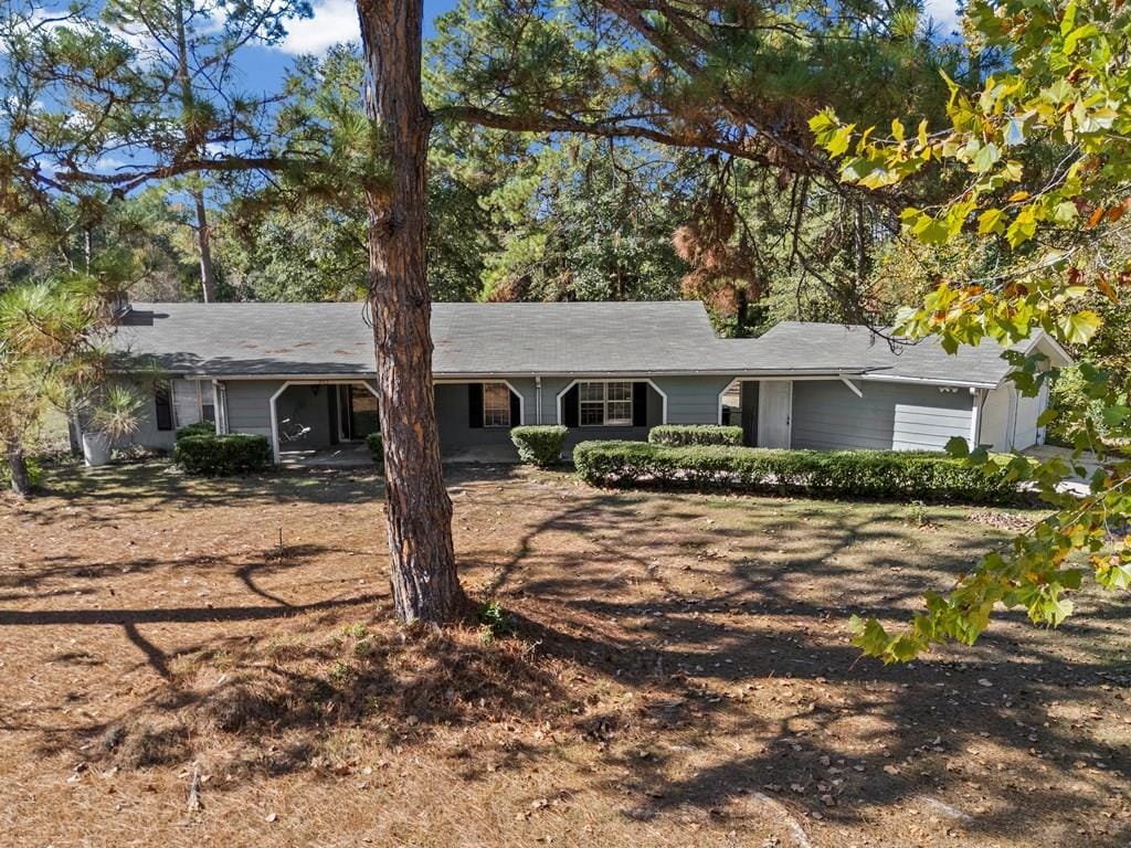 202 Oak Grove Dr, Albany, GA 31705