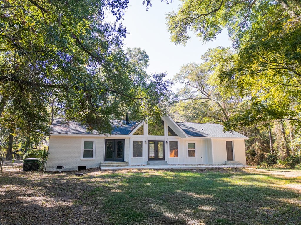 707 Creekside Dr, Leesburg, GA 31763