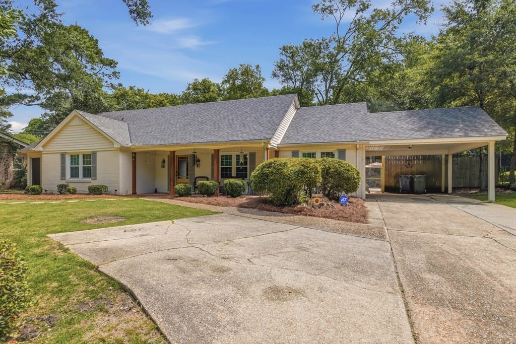 3330 E Lindsay Dr, Columbus, GA 31907