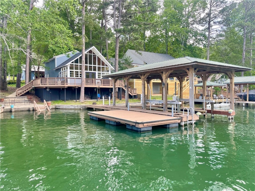 242 4th Retreat, Eclectic, AL 36024, This lakeside home offers expansive deck space and
